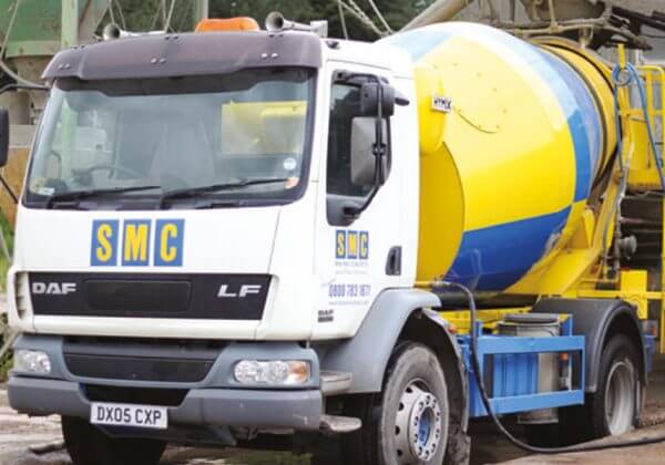 Truck filled with liquid screed