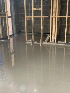 Anhydrite liquid screed drying in a new build property