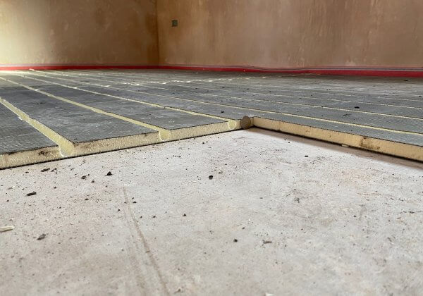 Low profile boards for a low cost underfloor heating setup