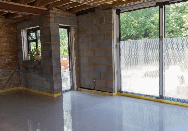Self compacting concrete liquid floor screed curing in a new build house