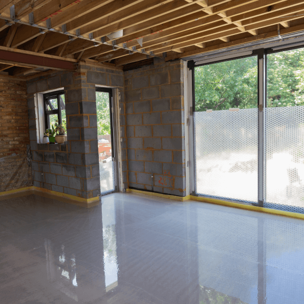 Self compacting concrete liquid floor screed curing in a new build house