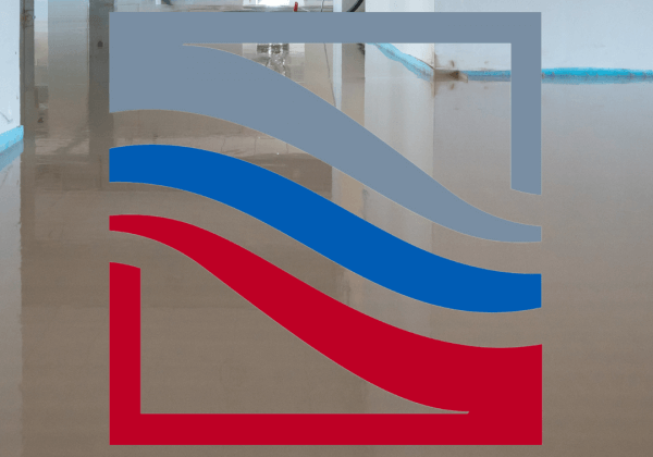 Flowing screed association logo overlaid on a photo of liquid screed